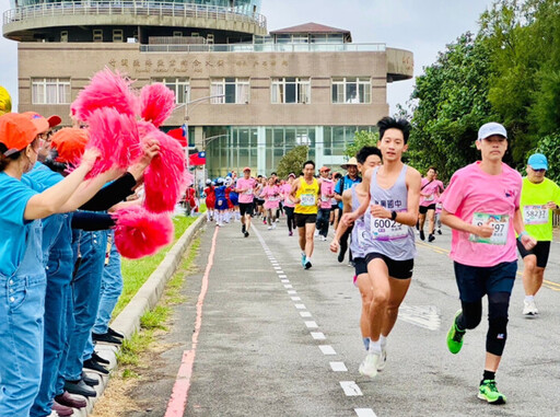 大觀盃海洋國際馬拉松帥氣開跑 保時捷領軍海岸美景盡收眼底