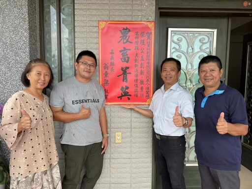 嘉縣豬農陳聖瑋推動「WE農畜利」平台 獲數位發展部殊榮