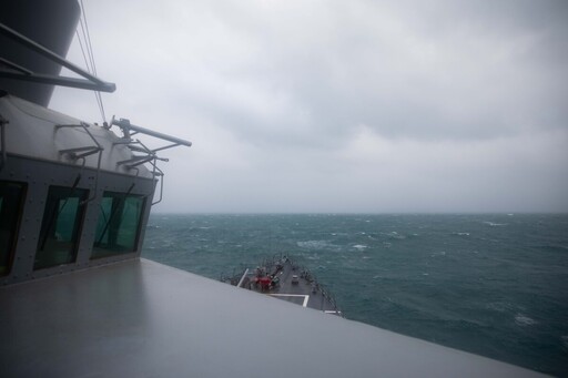 第七艦隊穿越台灣海峽聲明「偷渡搞鬼玩花樣」／張競