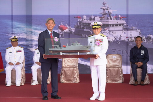 「大武軍艦」交船 台灣海軍救難任務新利器