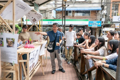 中原大學英國OBU專班攜手中原商圈 打造雙學位國際設計人才