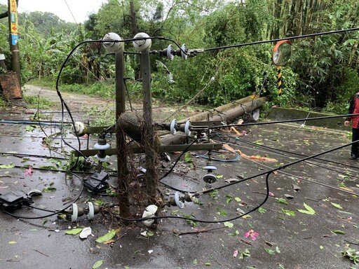 康芮襲台截至中午逾15萬戶停電 台電估明早全面搶修