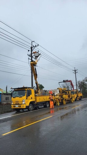 強颱康芮停電戶近8千 台電雲林區處積極搶修中