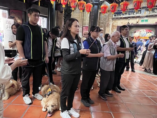 嘉義城隍廟守護愛寵 點「寵物平安燈」送主人光明燈