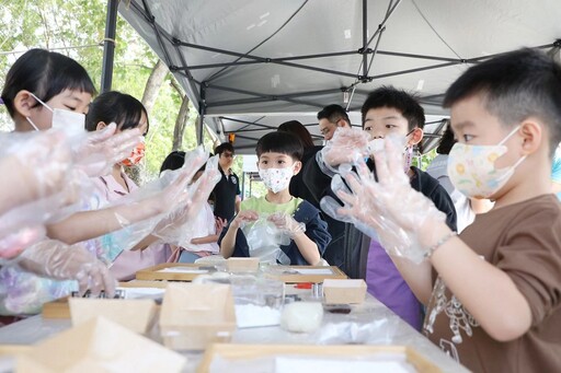 嘉市宣信國小西南門彩繪牆面設計揭牌 美學無處不在