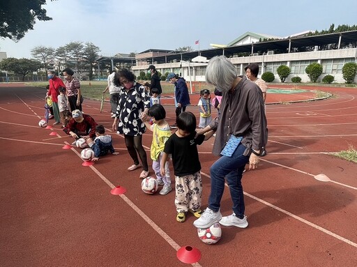 零歲起步足球為媒 老幼共學幸福時光