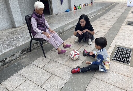 零歲起步足球為媒 老幼共學幸福時光