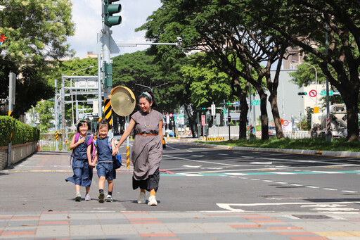 學童安全行 高雄攜親子網紅推短片暖心宣導