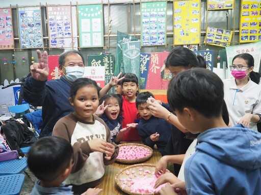 傳承永靖謝平安文化 頂新和德邀偏鄉學童搓平安圓