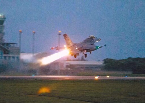 解碼夜戰：中華民國空軍的現狀與發展契機／蔡元鴻