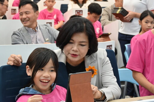 e 啟讀出未來行動圖書館啟航 雲林縣推動數位閱讀