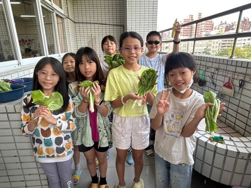 新上國小師生深耕食農教育 榮獲第一屆高雄市食農教育傑出貢獻獎