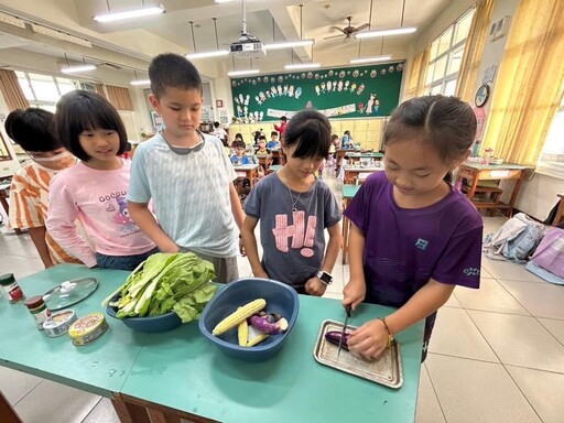 新上國小師生深耕食農教育 榮獲第一屆高雄市食農教育傑出貢獻獎