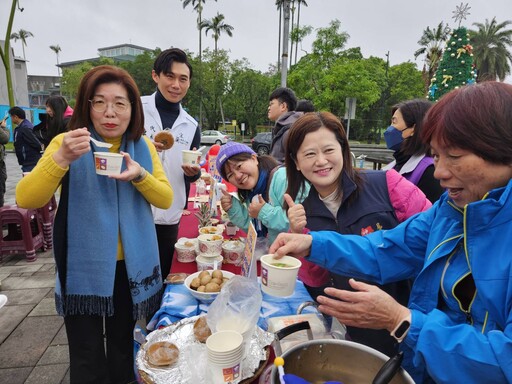 宜蘭市114年元旦升旗典禮送好禮 陳美玲邀市民共享美食