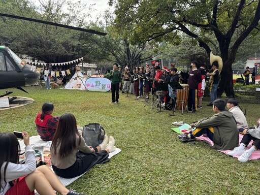 中山工商聖誕快閃市集 野餐日手作創意爆棚！