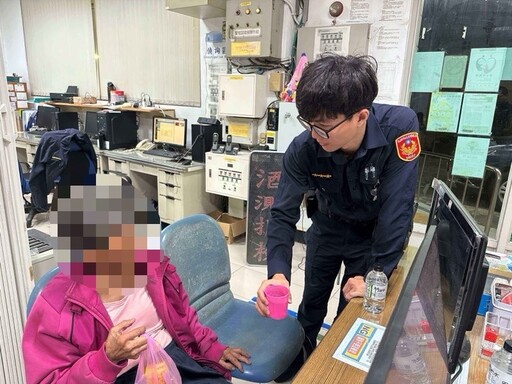 老婦寒風夜間徘徊 湖內警暖心助返家