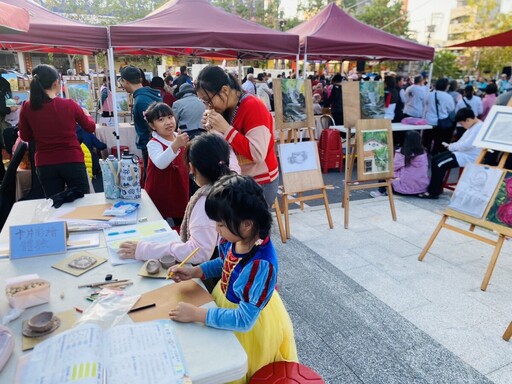 海線社區大學期末成果展 張麗善鼓勵民眾終身學習