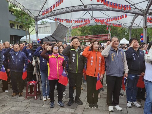 迎新年有創意 宜蘭市元旦升旗典禮送好禮享美食場面溫馨