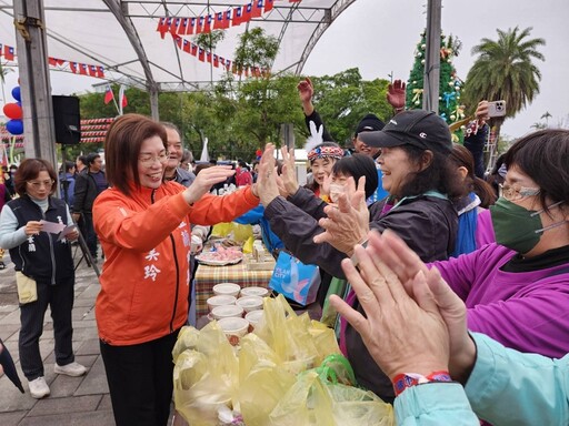 迎新年有創意 宜蘭市元旦升旗典禮送好禮享美食場面溫馨