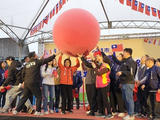 迎新年有創意 宜蘭市元旦升旗典禮送好禮享美食場面溫馨