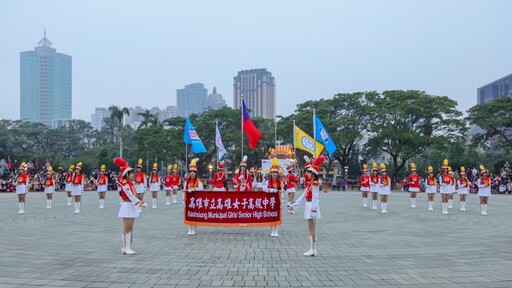 高雄元旦升旗典禮聚焦未來主題 陳其邁攜手康裕成共創「無限高雄」