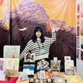 高雄插畫家韓國展現奇幻魅力 青年局補助助夢想起飛