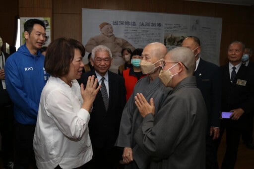 黃敏惠參加慈濟歲末祝福感恩會 感恩心揮別過去虔誠心迎接未來