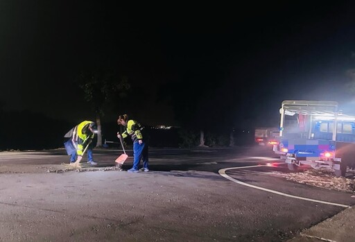 2車事故油漬阻交通 北港警迅速清除