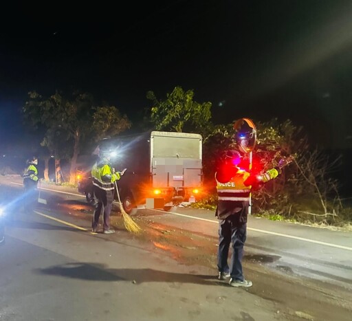 2車事故油漬阻交通 北港警迅速清除