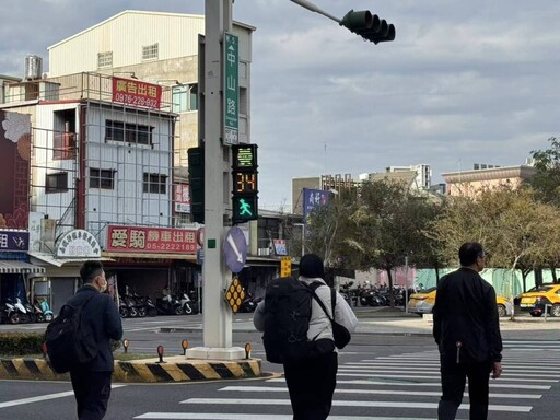 嘉市不只有火雞燈 大白熊燈接續現身車站前小綠人