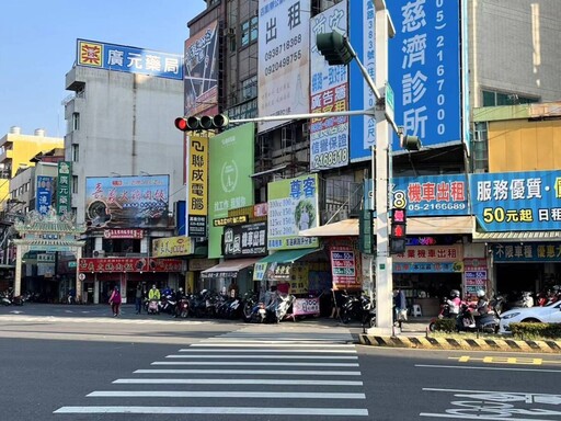 嘉市不只有火雞燈 大白熊燈接續現身車站前小綠人