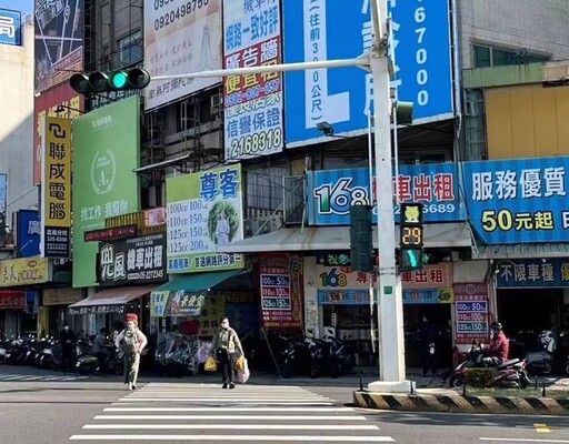 嘉市不只有火雞燈 大白熊燈接續現身車站前小綠人