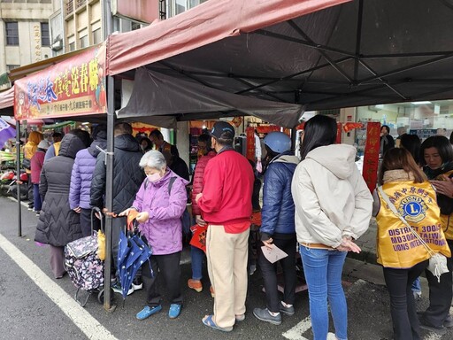 賀歲迎春中原獅子會與九芎獅子會聯合揮毫送春聯