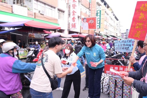 康裕成市場拜年直送喜氣 福袋紅包引爆熱鬧場面