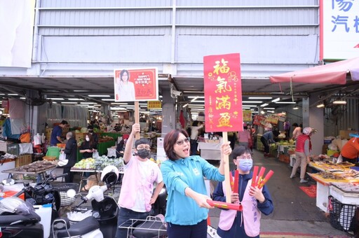 康裕成市場拜年直送喜氣 福袋紅包引爆熱鬧場面