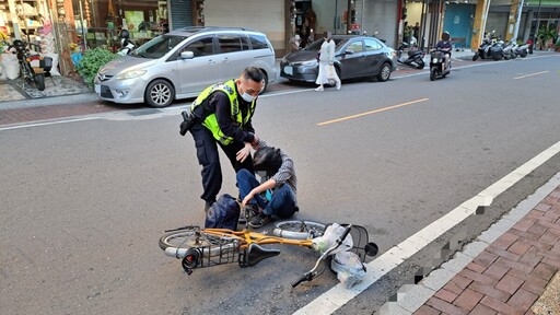 婦人騎車頭暈摔倒受傷 旗警緊急協助送醫