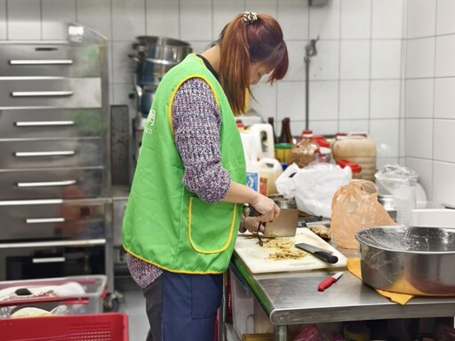 以工「帶振」跳脫傳統救濟框架 芥菜種會助力困難家庭過好年