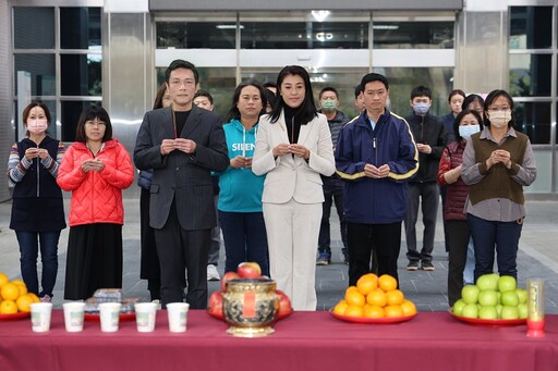 南投縣府歲末尾牙祭典 許淑華祈願大家平安順利