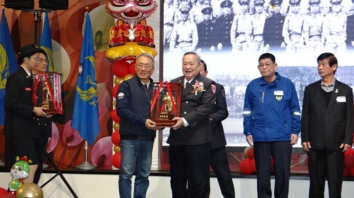 宜蘭縣慶祝消防節大會 義消總隊長張建榮服務半世紀 榮獲全國鳳凰獎