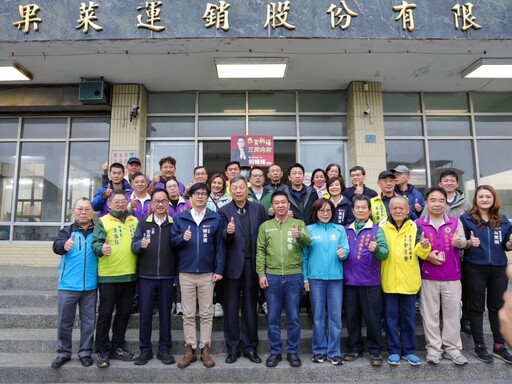 關心年前農產品供應情形 陳其邁早起巡訪果菜市場