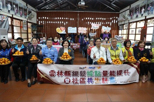 長青食堂發放好運茂谷柑 張麗善祝鄉親社富民安