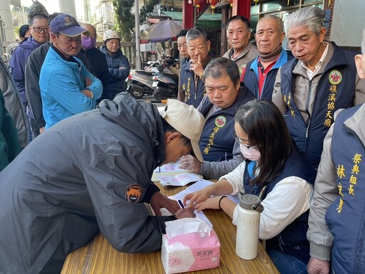 礁溪協天武聖慈善會發紅包白米濟助弱勢