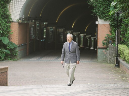 90歲重返校園 氣象權威李富城進世新大碩專班