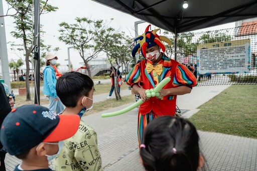 全球人氣IP降臨愛河灣！海上近距離一睹療癒魅力 高市府推出限量文化遊艇IP活動船班 搶先預訂享專屬好禮