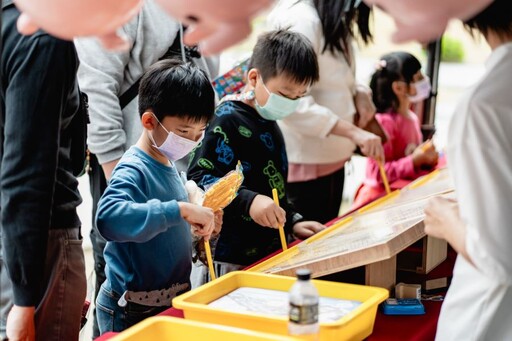 全球人氣IP降臨愛河灣！海上近距離一睹療癒魅力 高市府推出限量文化遊艇IP活動船班 搶先預訂享專屬好禮