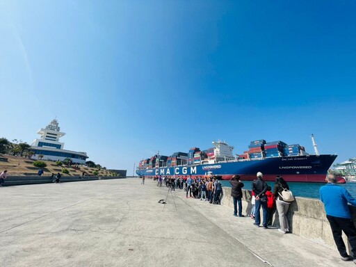 全球人氣IP降臨愛河灣！海上近距離一睹療癒魅力 高市府推出限量文化遊艇IP活動船班 搶先預訂享專屬好禮