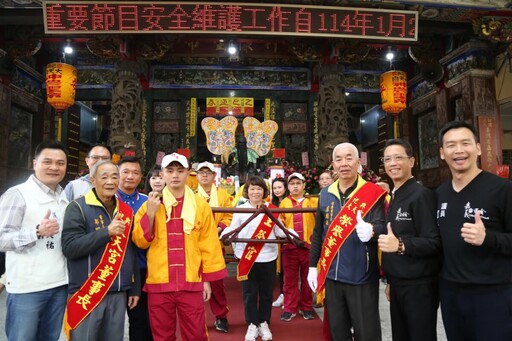 嘉市大天宮五穀王廟「迎春禮」 黃敏惠為芒神春牛點睛