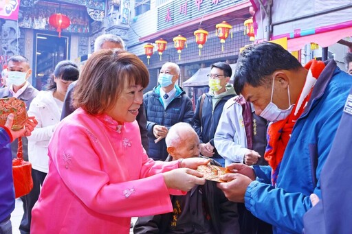 黃敏惠初一送開運紅包 祈願市民幸福安康