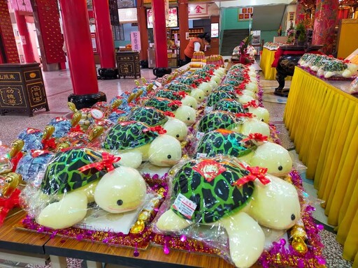 高雄東照山天公生祈福 點燈擲筊乞龜添財運添福運