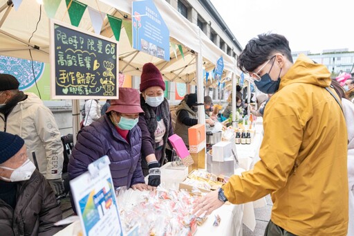 翻轉你對老的想像，銀髮頭家擺攤趣 新潮市集X阿姨阿伯，伊甸敲敲市集暖心登場